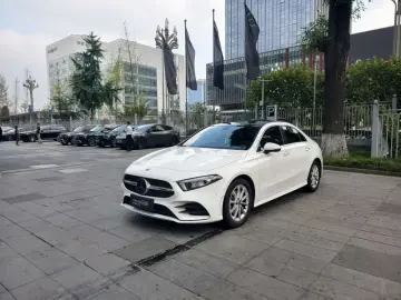 2022 Mercedes-Benz A-Класс с пробегом 35 500 км