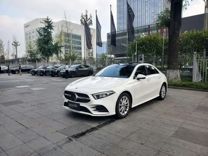2022 Mercedes-Benz A-Класс с пробегом 35 500 км