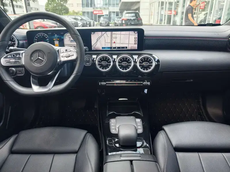 2022 Mercedes-Benz A-Класс с пробегом 35 500 км