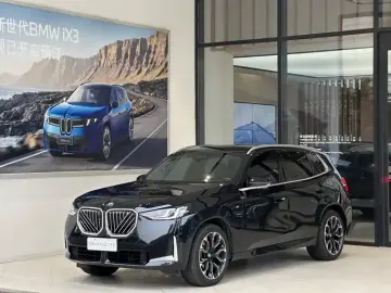 2025 BMW X3 M40i с пробегом 18 000 км