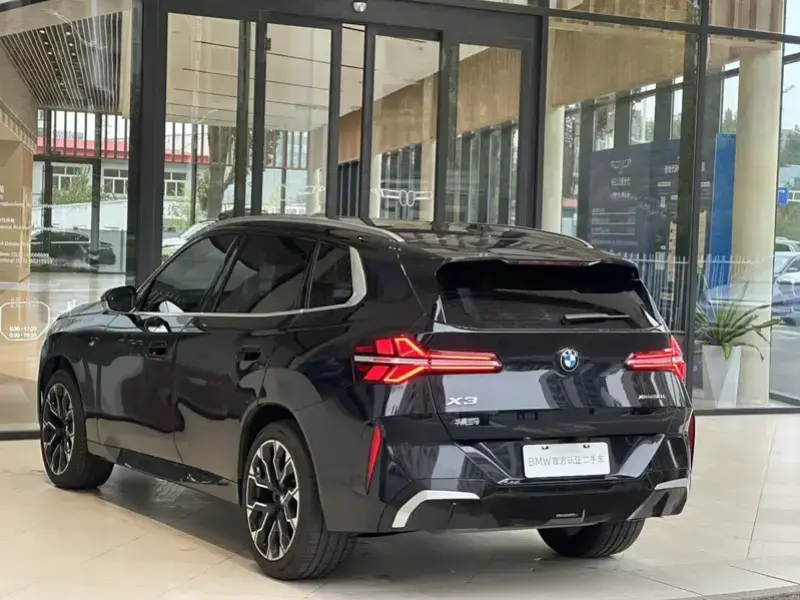 2025 BMW X3 M40i с пробегом 18 000 км