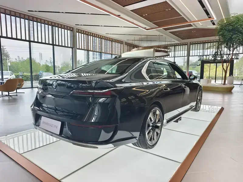 2023 BMW M760Le с пробегом 4 800 км