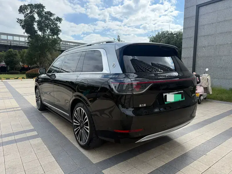 2024 Aito AITO M9 с пробегом 45 000 км