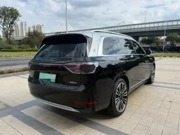 2024 Aito AITO M9 с пробегом 45 000 км