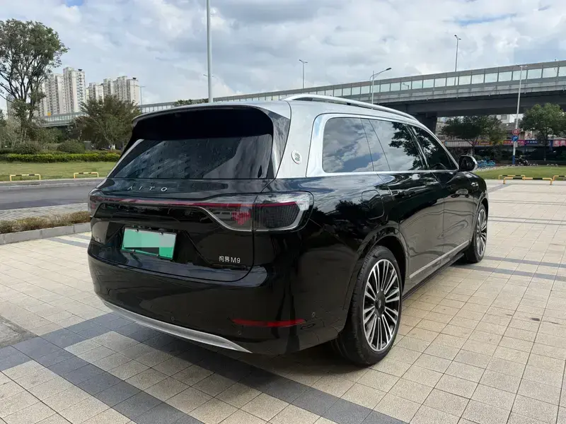 2024 Aito AITO M9 с пробегом 45 000 км