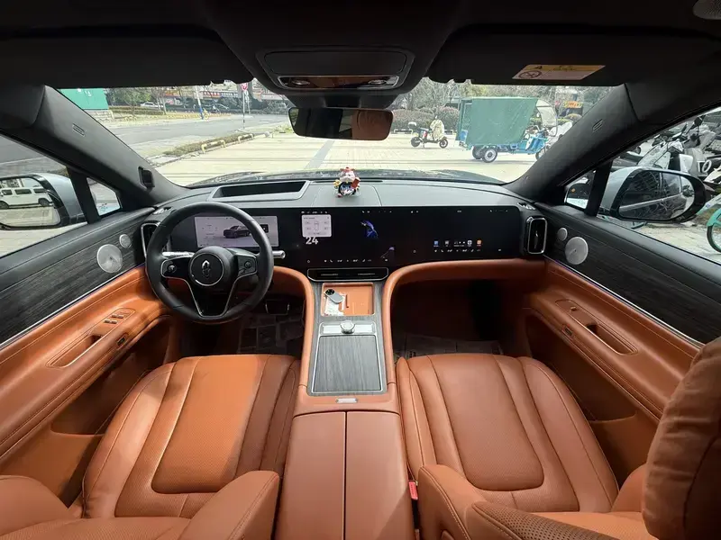 2024 Aito AITO M9 с пробегом 45 000 км