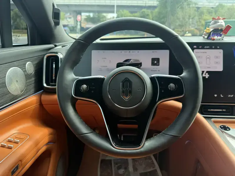2024 Aito AITO M9 с пробегом 45 000 км