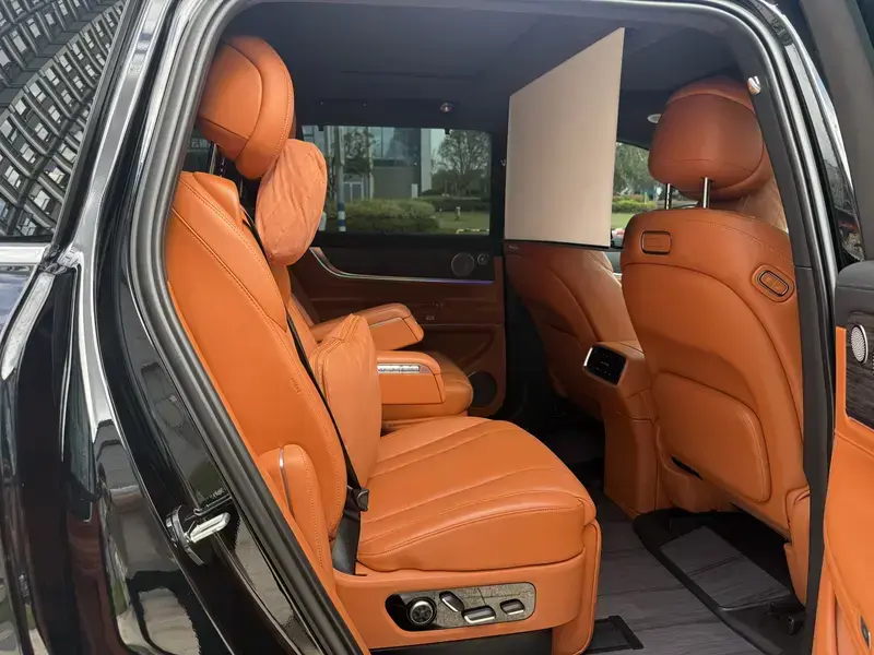 2024 Aito AITO M9 с пробегом 45 000 км