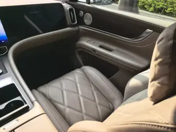 2025 Aito AITO M9 с пробегом 12 400 км