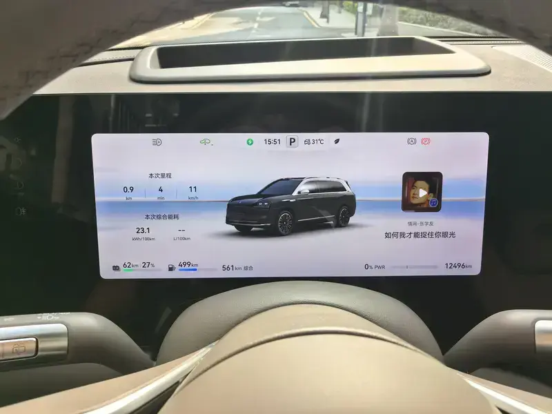 2025 Aito AITO M9 с пробегом 12 400 км