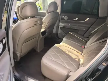 2025 Aito AITO M9 с пробегом 12 400 км
