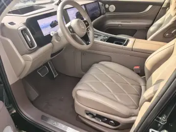 2025 Aito AITO M9 с пробегом 12 400 км