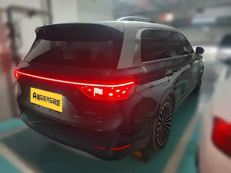 2024 Aito AITO M9 с пробегом 39 400 км