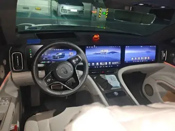 2024 Aito AITO M9 с пробегом 39 400 км