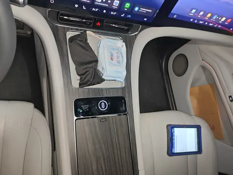 2024 Aito AITO M9 с пробегом 39 400 км