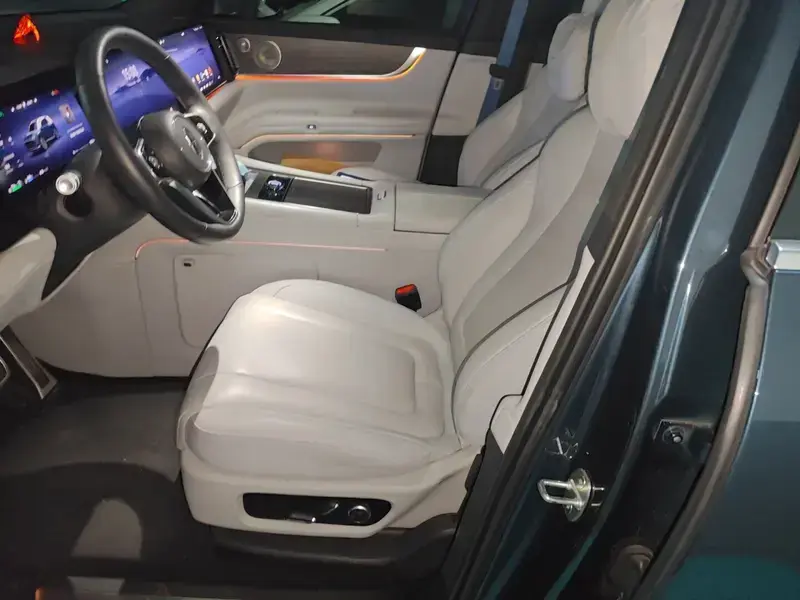 2024 Aito AITO M9 с пробегом 39 400 км