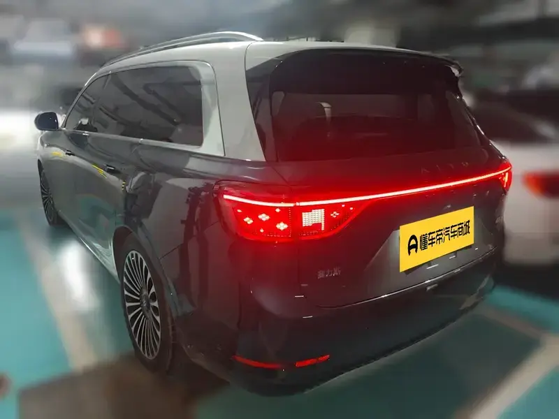 2024 Aito AITO M9 с пробегом 39 400 км