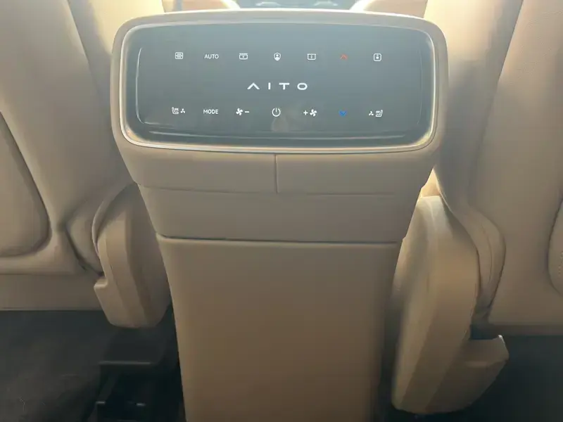 2024 Aito AITO M9 с пробегом 39 000 км