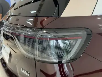 2025 Aito AITO M9 с пробегом 22 500 км