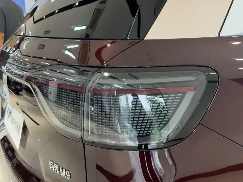 2025 Aito AITO M9 с пробегом 22 500 км