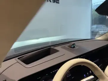 2025 Aito AITO M9 с пробегом 22 500 км