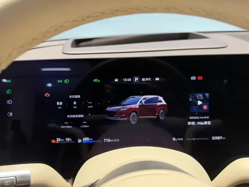 2025 Aito AITO M9 с пробегом 22 500 км