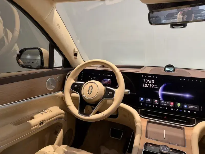 2025 Aito AITO M9 с пробегом 22 500 км
