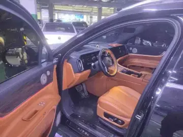 2024 Aito AITO M9 с пробегом 71 500 км
