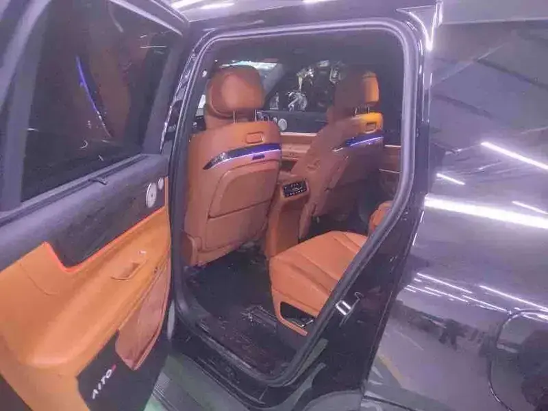 2024 Aito AITO M9 с пробегом 71 500 км