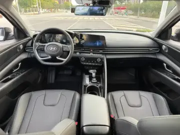 2023 Hyundai Elantra Plug-in Hybrid с пробегом 18 000 км
