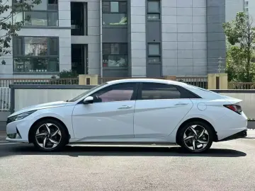 2023 Hyundai Elantra Plug-in Hybrid с пробегом 60 000 км