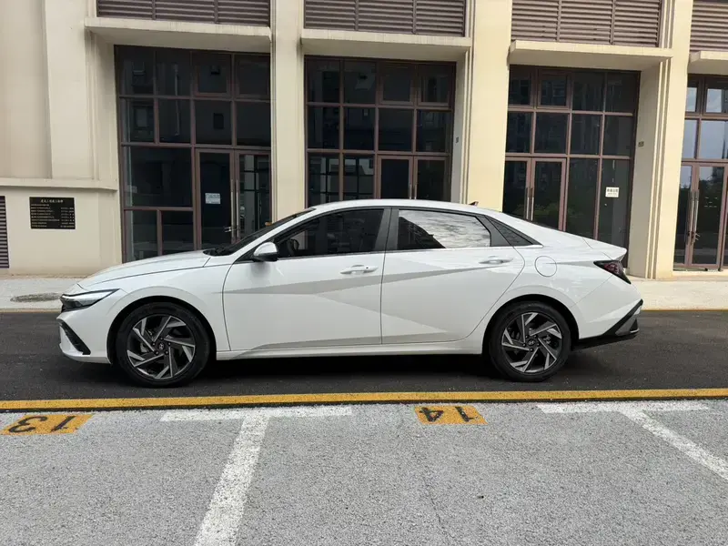 2023 Hyundai Elantra Plug-in Hybrid с пробегом 12 000 км