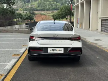 2023 Hyundai Elantra Plug-in Hybrid с пробегом 12 000 км