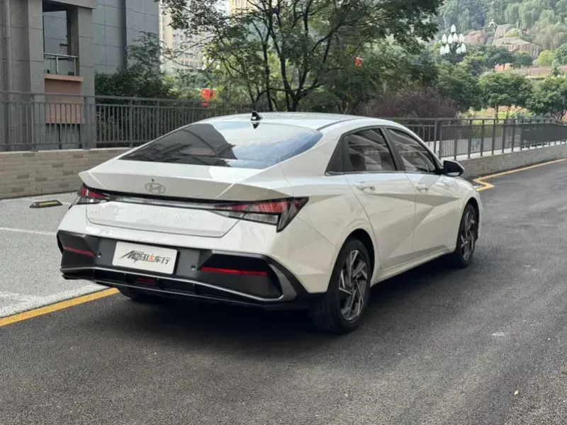 2023 Hyundai Elantra Plug-in Hybrid с пробегом 12 000 км
