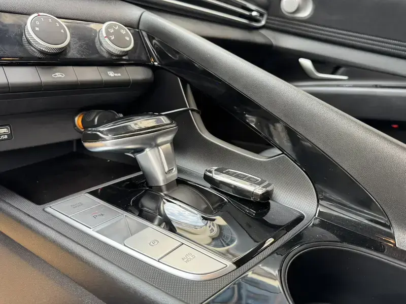 2023 Hyundai Elantra Plug-in Hybrid с пробегом 12 000 км