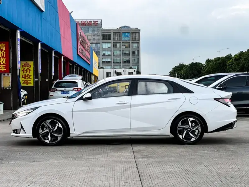 2021 Hyundai Elantra Plug-in Hybrid с пробегом 57 000 км