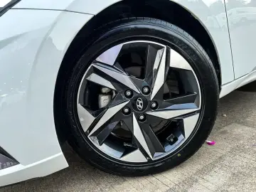 2021 Hyundai Elantra Plug-in Hybrid с пробегом 57 000 км