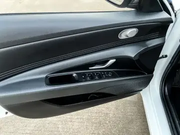 2021 Hyundai Elantra Plug-in Hybrid с пробегом 57 000 км