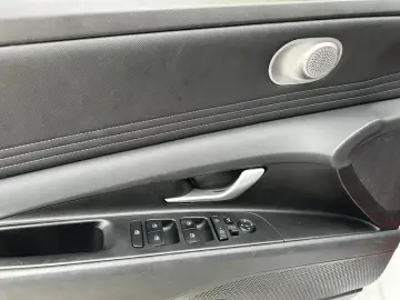 2022 Hyundai Elantra Plug-in Hybrid с пробегом 19 000 км