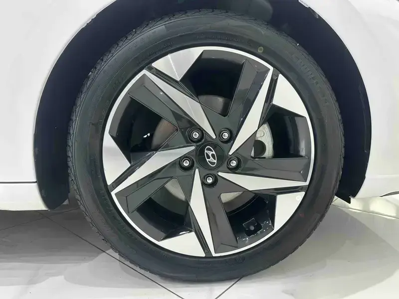 2022 Hyundai Elantra Plug-in Hybrid с пробегом 25 800 км
