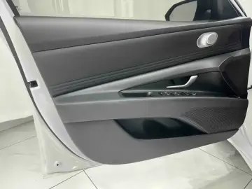 2022 Hyundai Elantra Plug-in Hybrid с пробегом 25 800 км