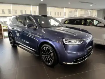 2026 Aito AITO M7 с пробегом 8 400 км