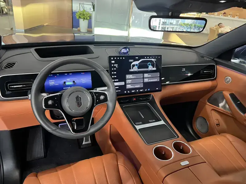 2026 Aito AITO M7 с пробегом 8 400 км