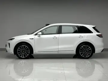 2025 Stelato SUV с пробегом 5 200 км