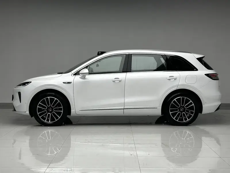 2025 Stelato SUV с пробегом 5 200 км