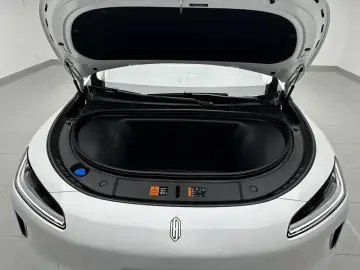 2025 Stelato SUV с пробегом 5 200 км