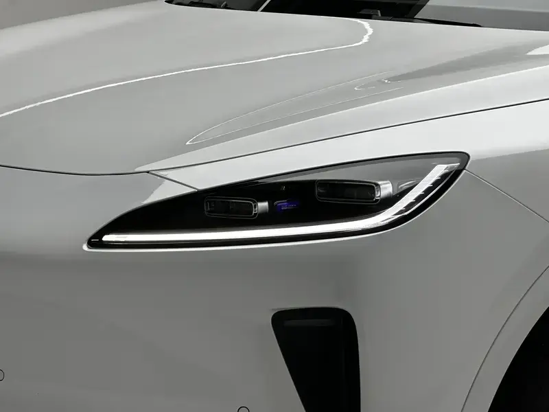 2025 Stelato SUV с пробегом 5 200 км