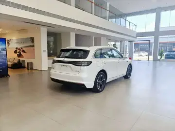 2025 Stelato SUV с пробегом 3 800 км