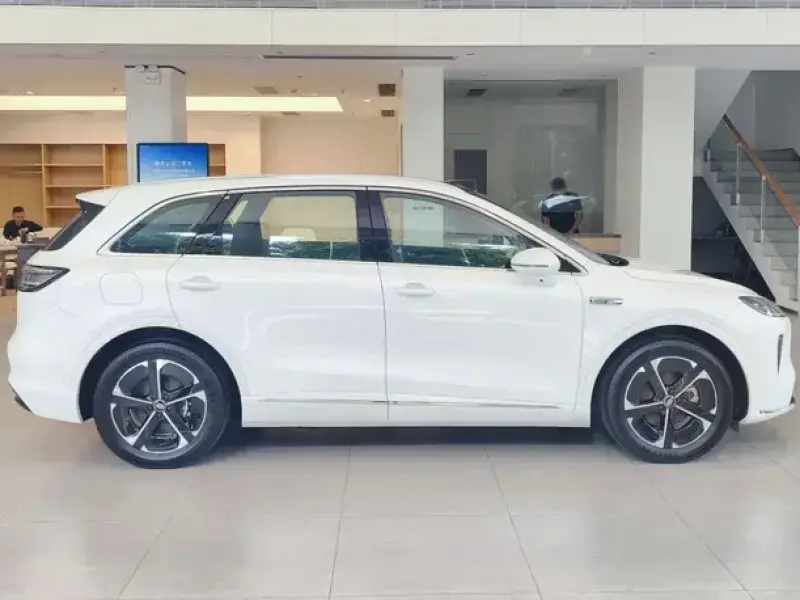 2025 Stelato SUV с пробегом 3 800 км