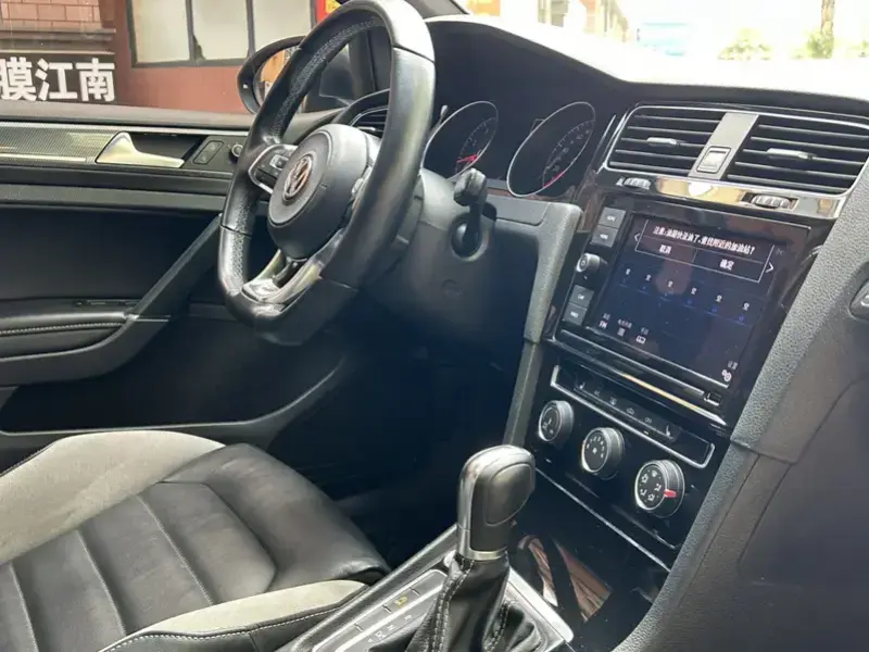 2019 Volkswagen Golf Electric с пробегом 118 000 км